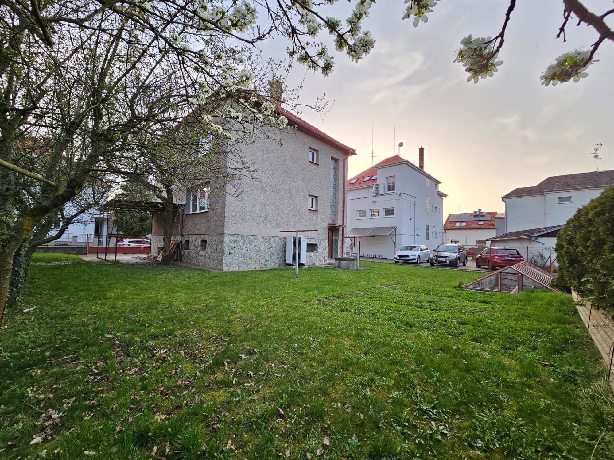 Slunny Byt V Klidne Casti Hradce Kralove - Zahrada, Parkovani Zdarma Hradec Králové Buitenkant foto